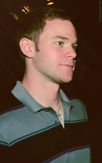 Aaron Ashmore DKMIU63w_o