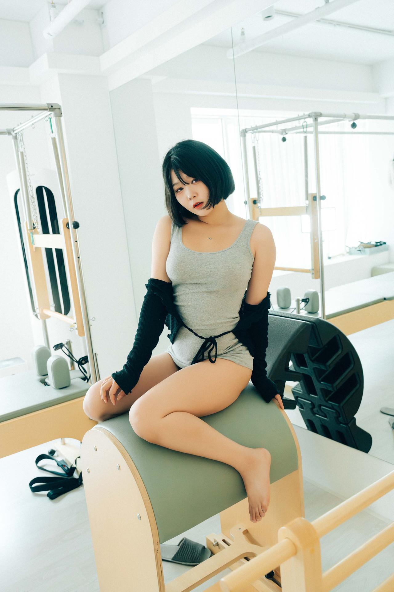 ZIA.Kwon 권지아, Haivia Photobook ‘Oily’ Set.01(4)