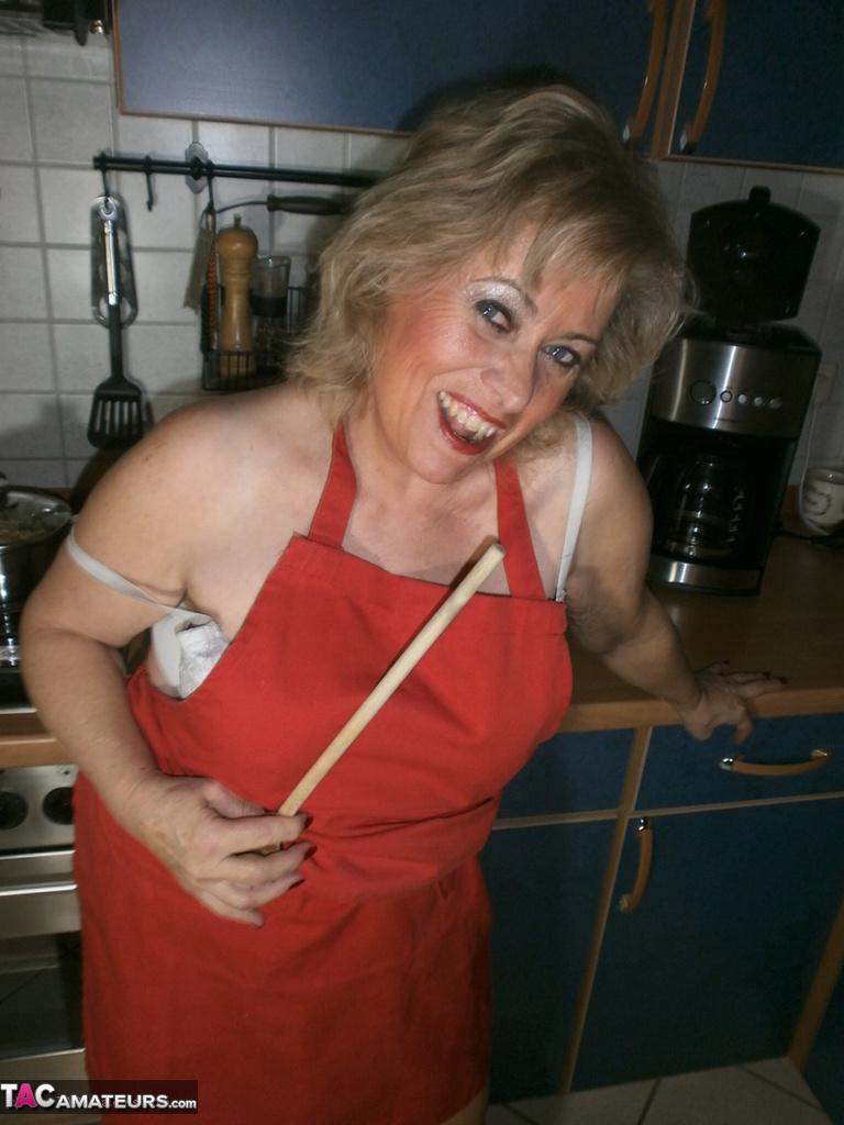 Slutty amateur housewife Caro could not resist masturbating in the kitchen(7)