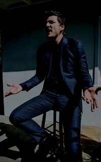 Pedro Pascal JM3ns9Y4_o