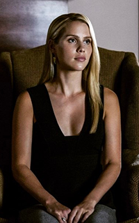 Claire Holt YqwIzkCO_o