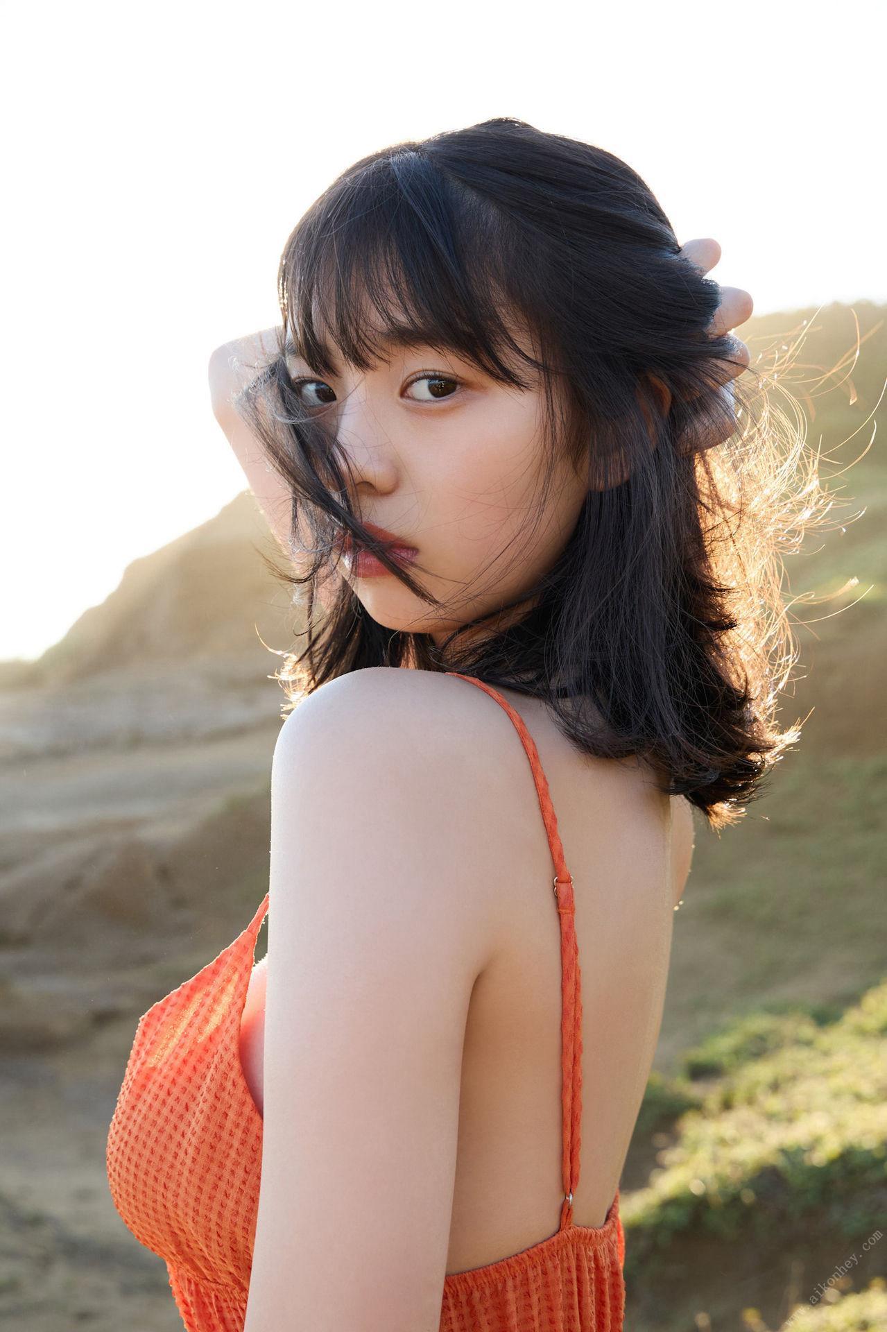 Hina Kikuchi 菊地姫奈, ＦＲＩＤＡＹデジタル写真集 「圧倒的ヒロイン ｖｏｌ．２」 Set.03(5)