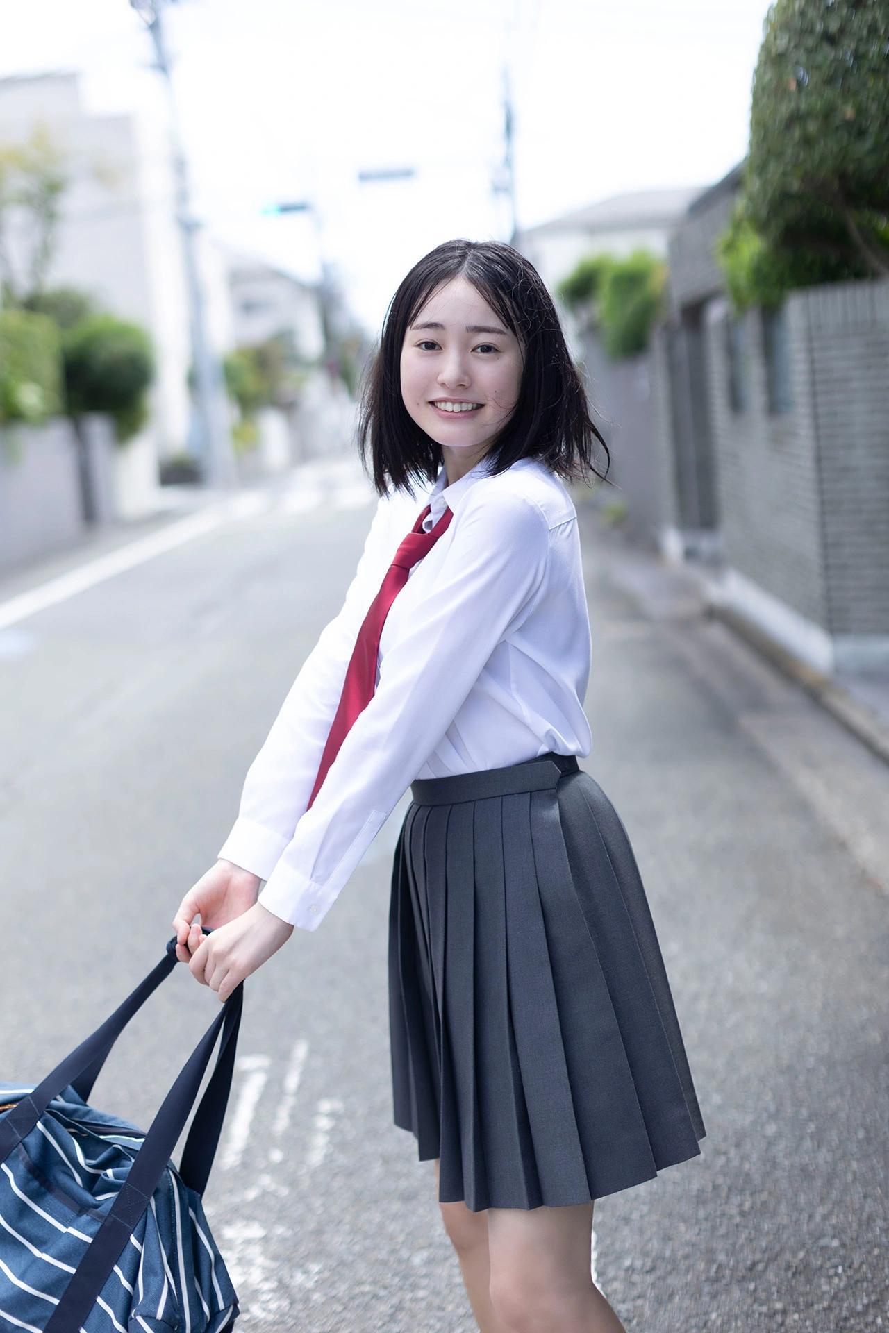 Miu Shirahama 白濱美兎, FLASHデジタル写真集 「ちょっぴりオトナ」 Set.01(3)