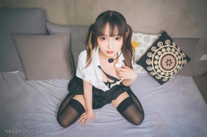 Coser@神楽坂真冬 Vol.081: 绝对企画-黑丝皮衣《お帰りなさい、指揮官》 (150 photos )