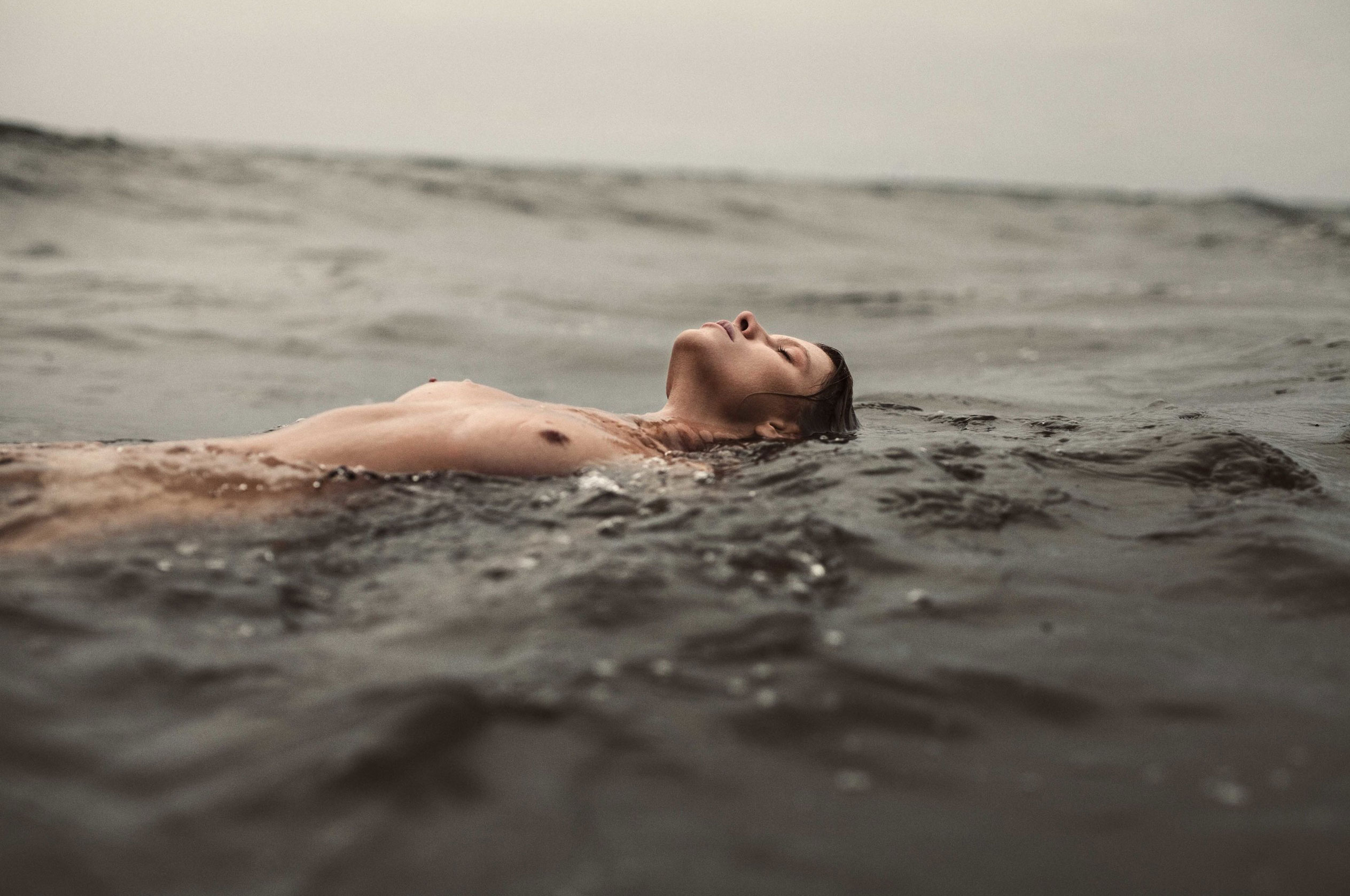 Испытания природой с Анжелой Ольшевской / Angela Olszewska by Szymon Paszko - Pull Me, Push Me and Take Me to the Promised Land / Rekt Magazine Испытания природой с Анжелой Ольшевской / Angela Olszewska by Szymon Paszko - Pull Me, Push Me and Take Me to the Promised Land / Rekt Magazine
