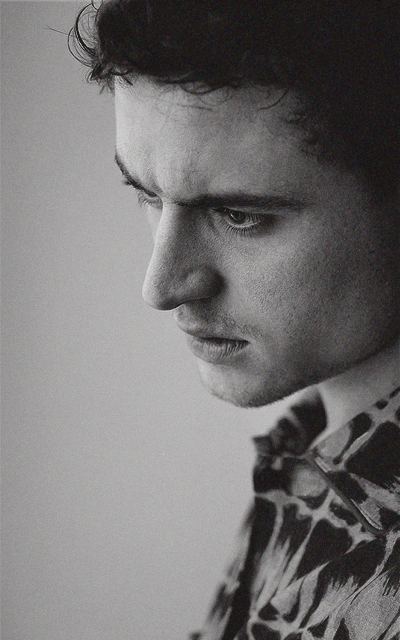 Max Irons VlTndKMw_o