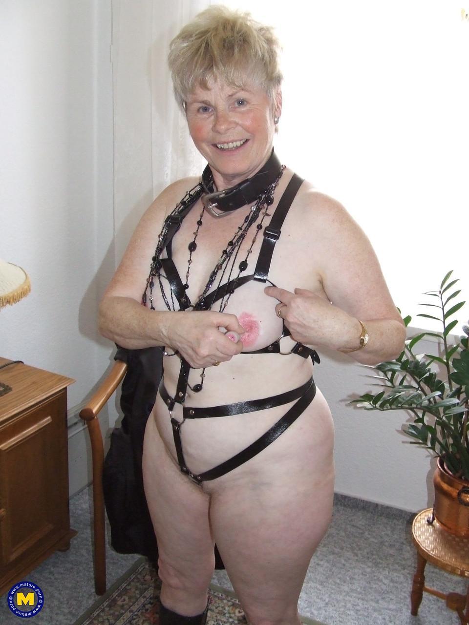 Older BBW with short spiky hair takes off lingerie and fetish gear to go nude(8)