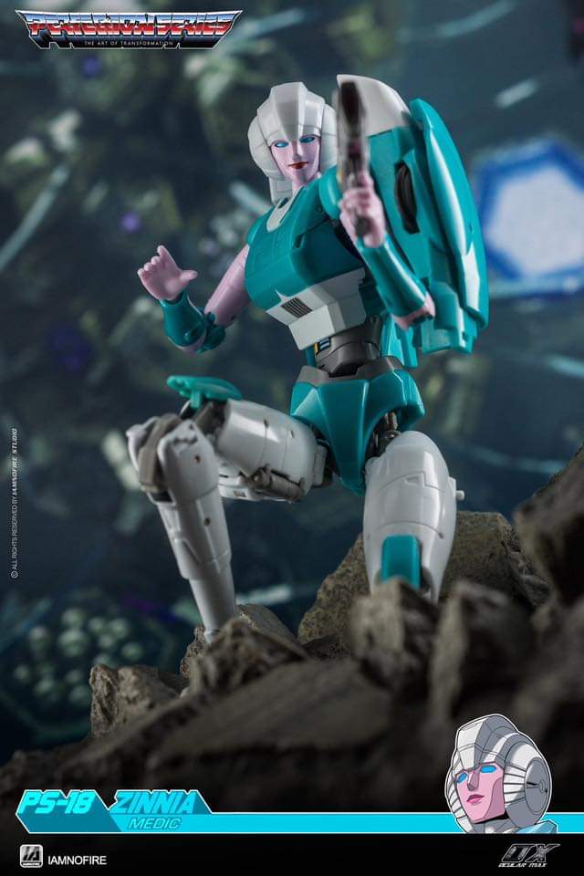 [Ocular Max] Produit Tiers - PS-04 Azalea - aka Arcee/Arcie (G1) ― PS-18 Zinnia - aka Paradron Medic/Médecin - Page 2 Q6AGuYBA_o