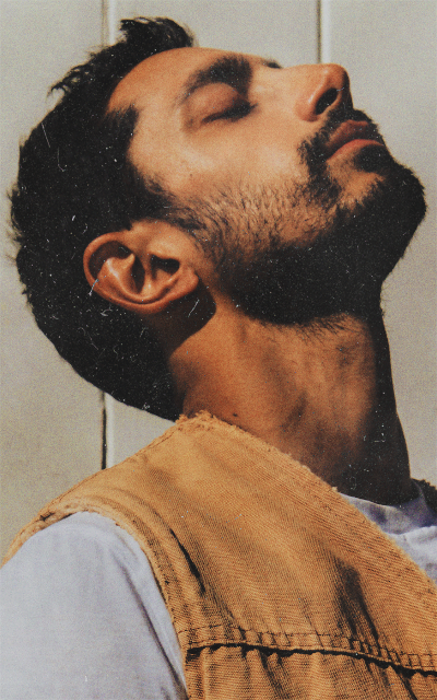 riz ahmed D830oe9U_o