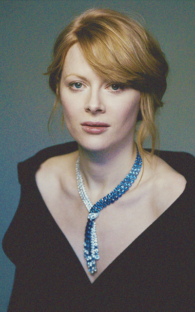 Emily Beecham Gz7bKFpF_o