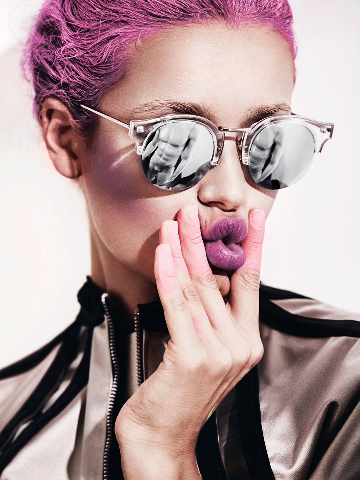 Лиза Сотникова в мире пластиковых душ / Liza Sotnikova by Evgeniy Kuznetsov - The Superior Magazine july 2015 Лиза Сотникова в мире пластиковых душ / Liza Sotnikova by Evgeniy Kuznetsov - The Superior Magazine july 2015