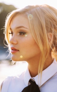 Olivia Holt QSRO6sC2_o