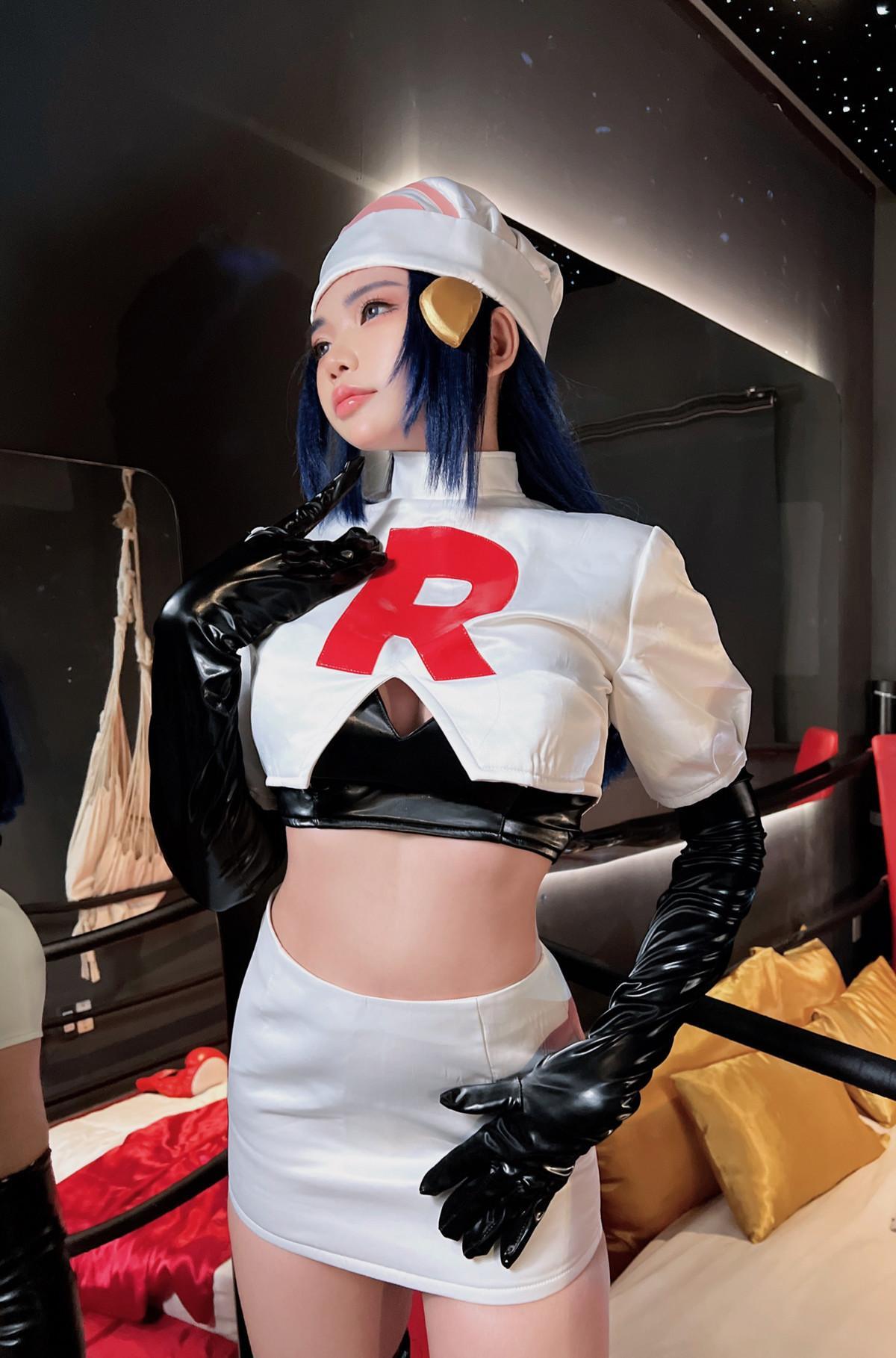 Cosplay ZinieQ Dawn Pokemon in Team Rocket Costume(40)