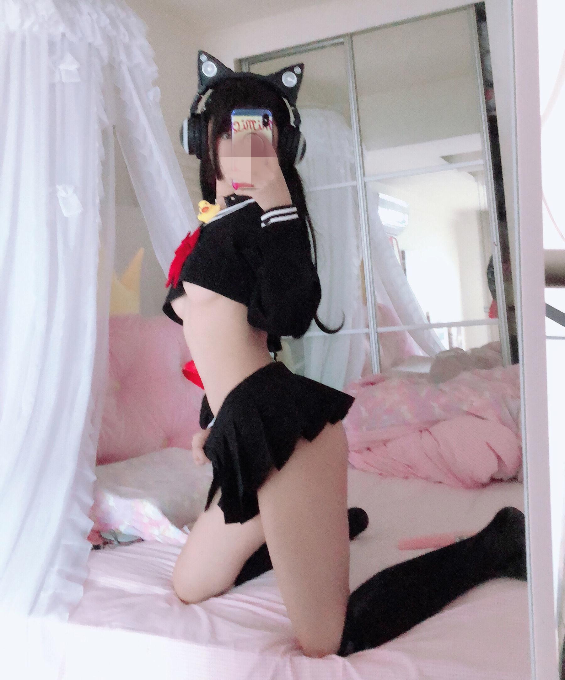 [网红COSER] 桜井宁宁 – 半乳制服 写真集(18)