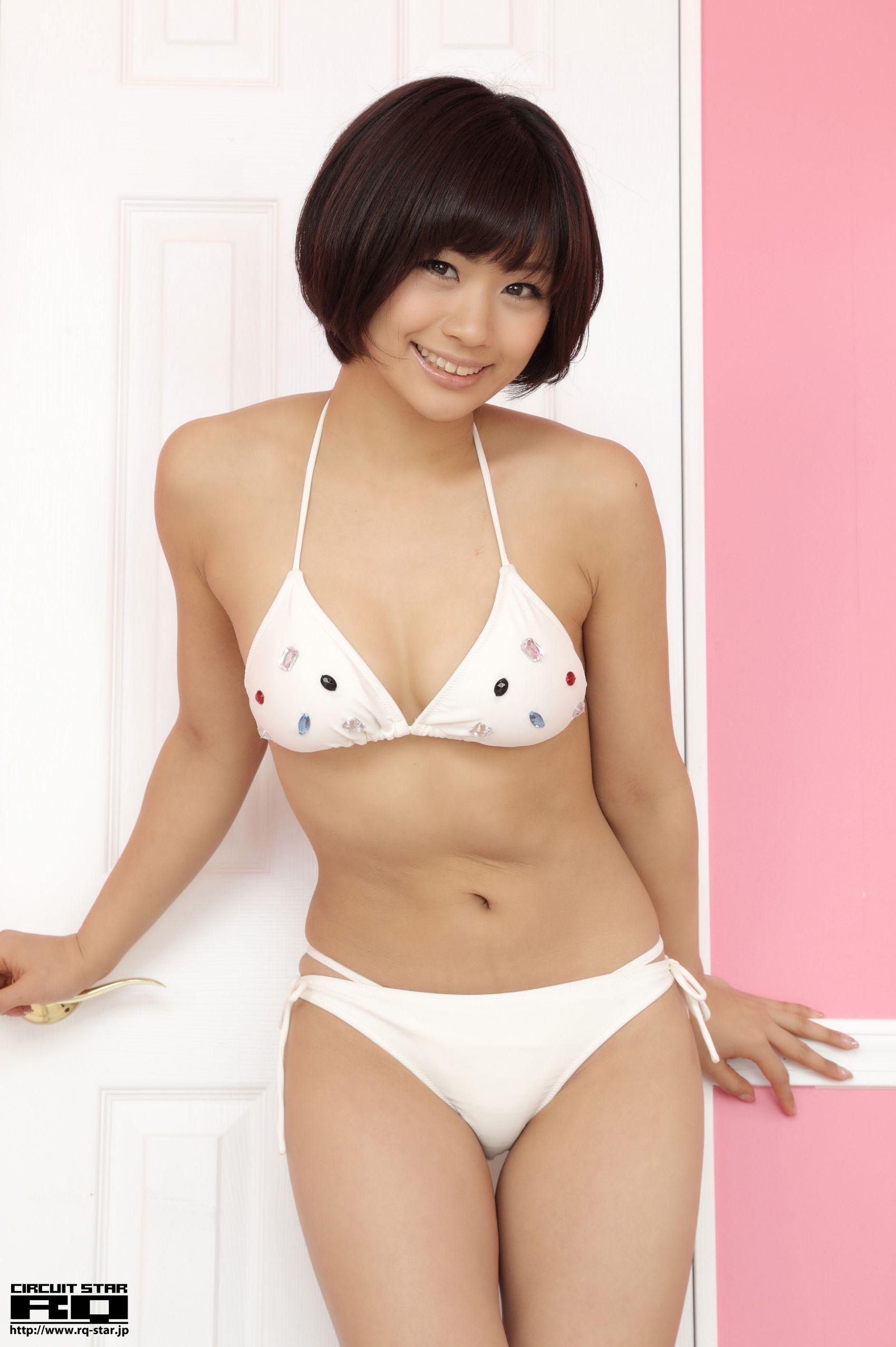 [RQ-STAR] NO.00609 安枝瞳 Hitomi Yasueda Swim Suits 写真集(45)