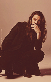 Tom Payne Jtf9NKm0_o