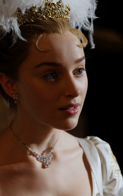 Phoebe Dynevor LbN2Hneu_o