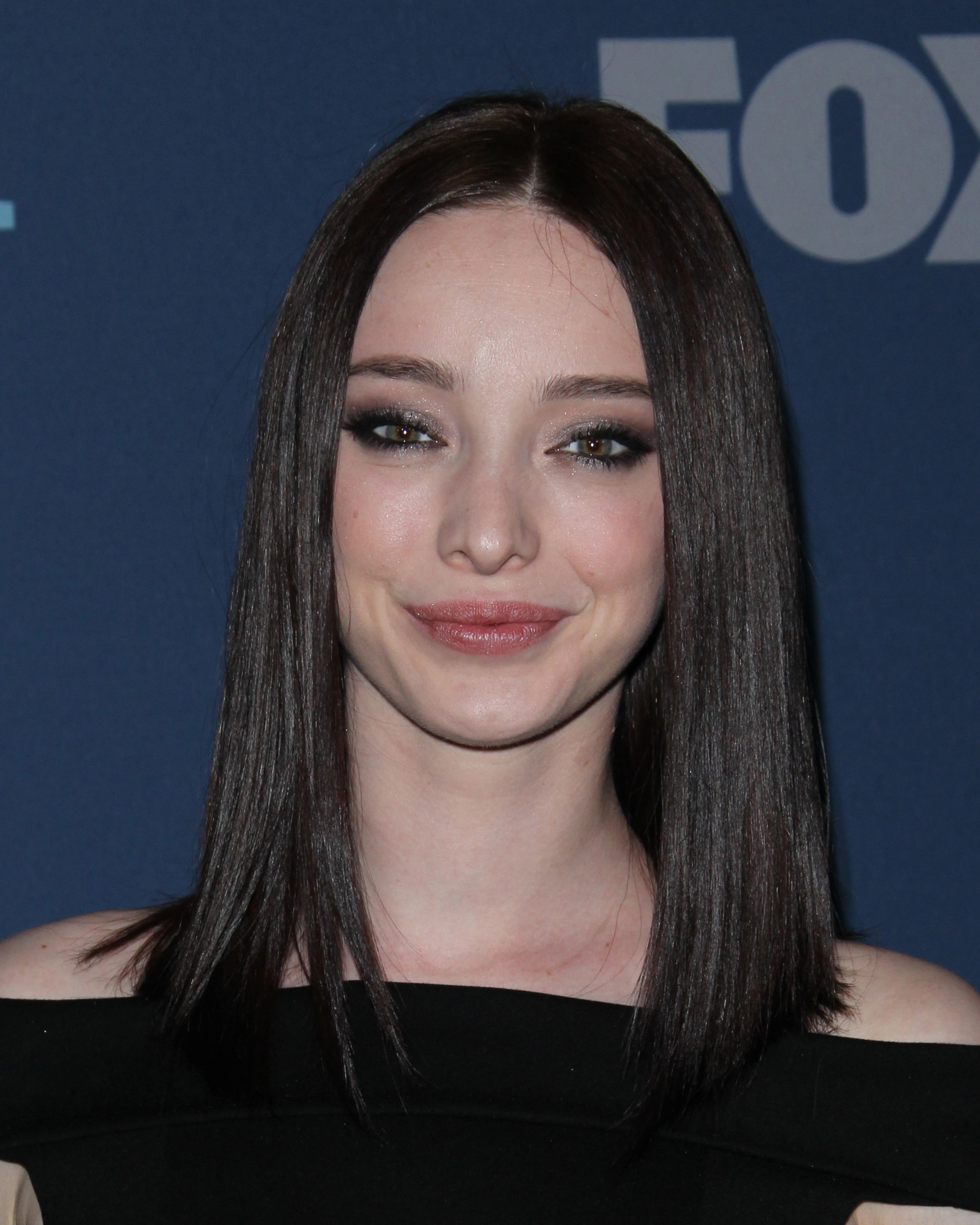 Emma Dumont Images