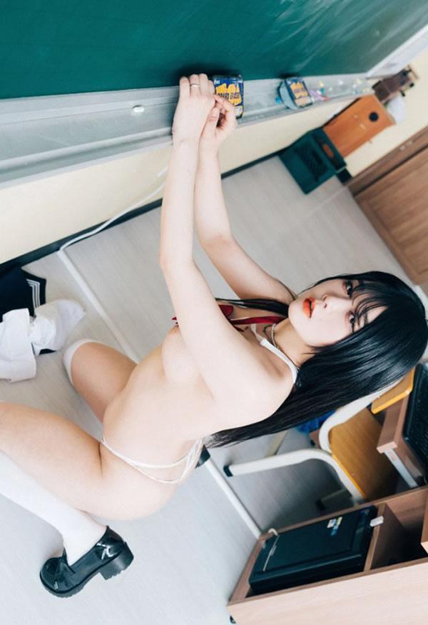 校园里的JK美少女Zia私拍福利视图(20)