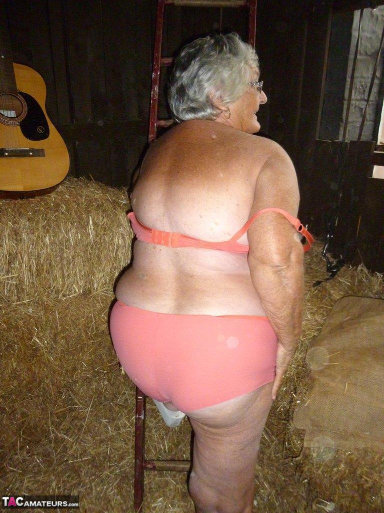 Fat oma Grandma Libby gets naked in a barn while playing acoustic guitar(13)