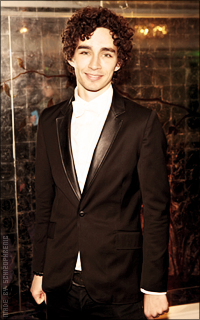 Robert Sheehan FxkUVicx_o