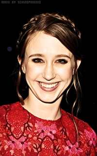 Taissa Farmiga UnHsMgMc_o