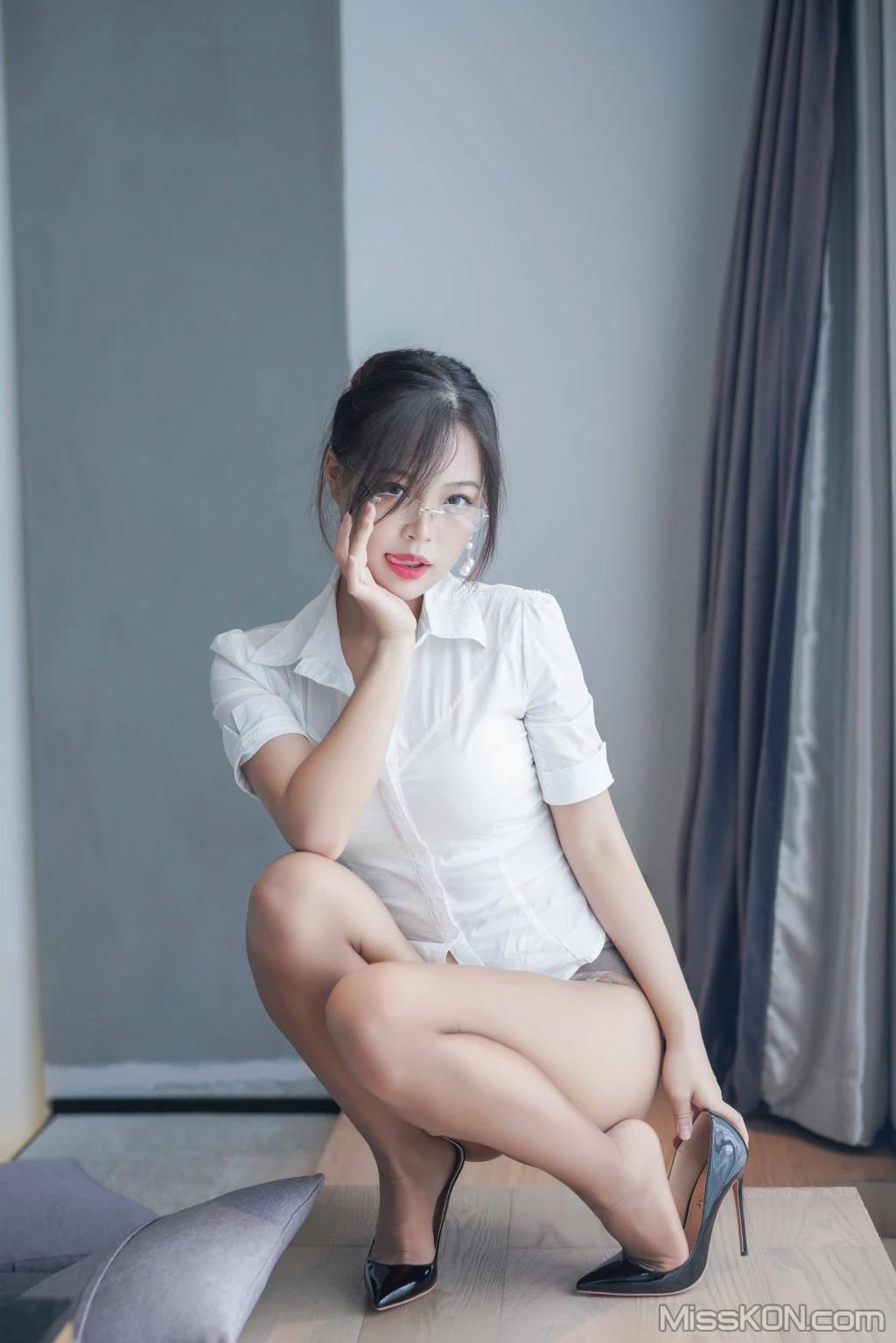 Coser@白烨: 秘书的私人时间2.0 (72 photos )(28)