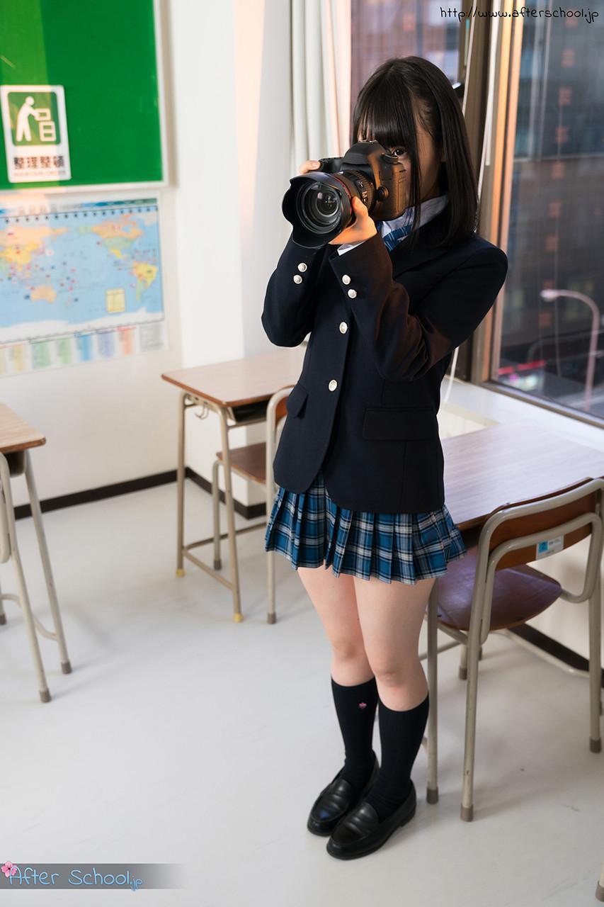 Japanese schoolgirl puts down her camera long enough to suck off her teacher(3)