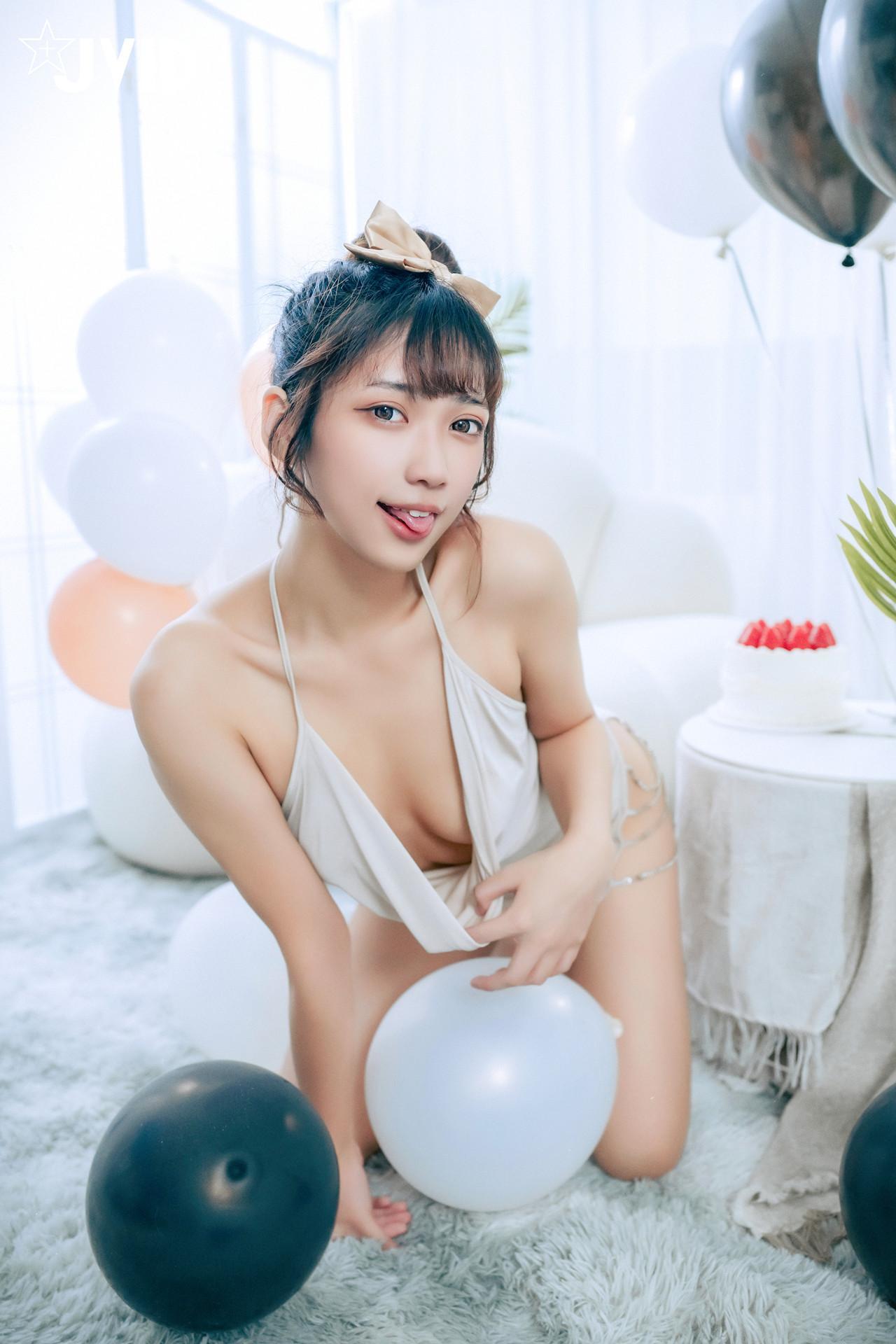 JVID 井野奈 & 肉包 – 色慾融合の閨蜜慶生派對 Set.01(10)