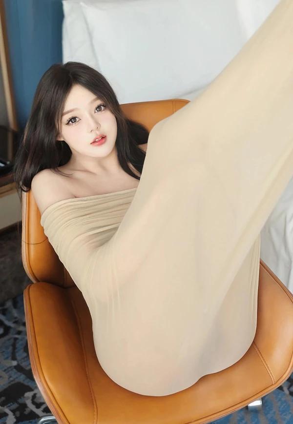 秀人女神柚柚小奶瓶真空人体玩崩了的丝袜(15)
