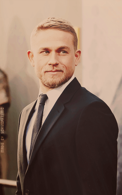 Charlie Hunnam 2qepuiuy_o