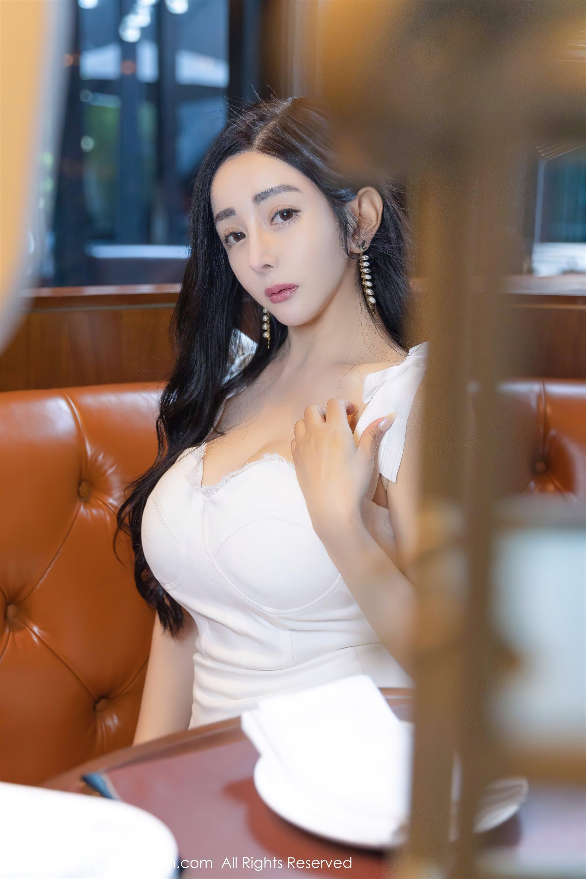 [XiuRen秀人网]No.4155 模特允爾成都旅拍私房浴室脱白色长裙露丰满身材撩人诱惑写真(6)