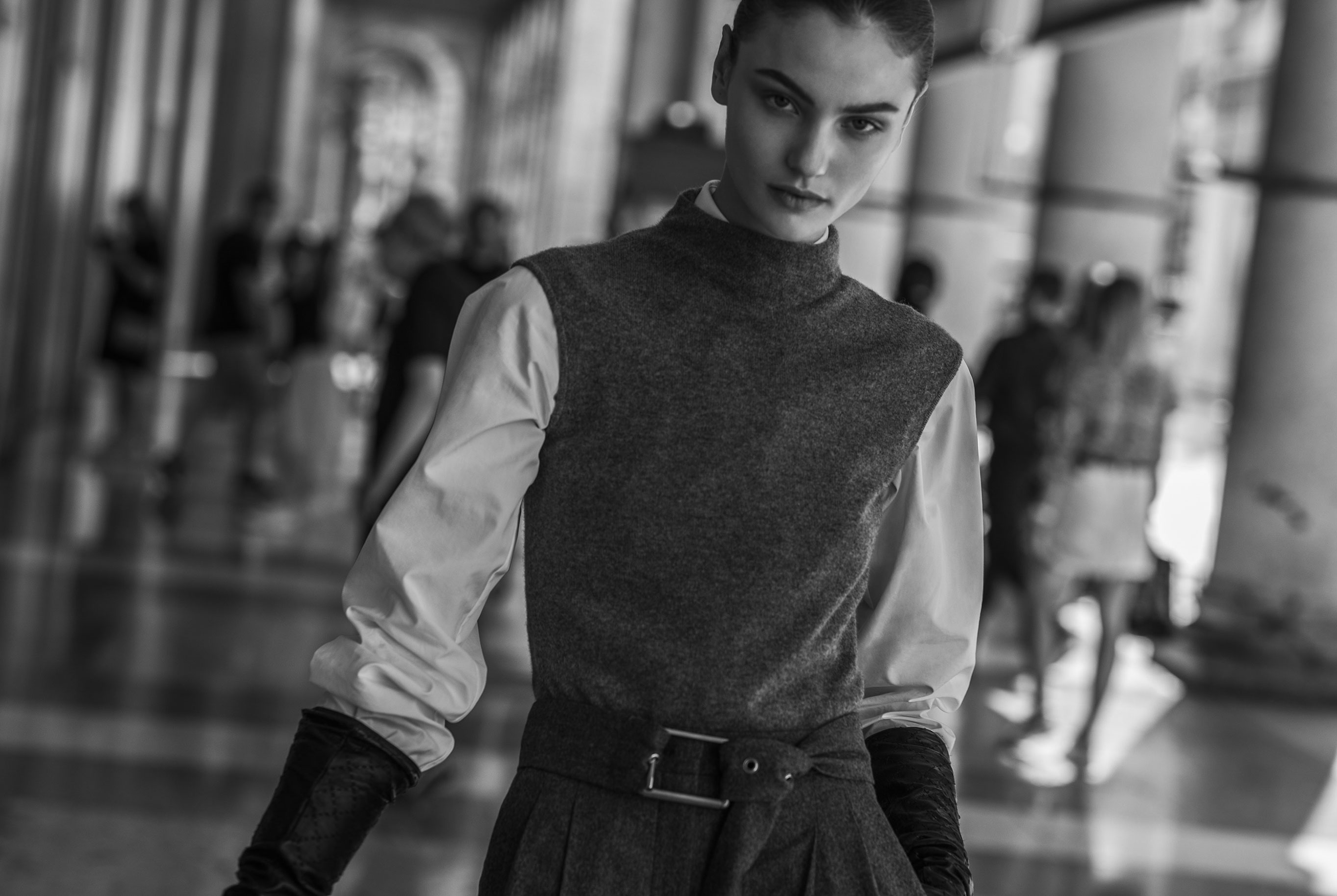 Paula Cioltean by Agata Serge / Vanity Fair Italia october 2020 Паула Чиолтян на улицах Милана / фото 14