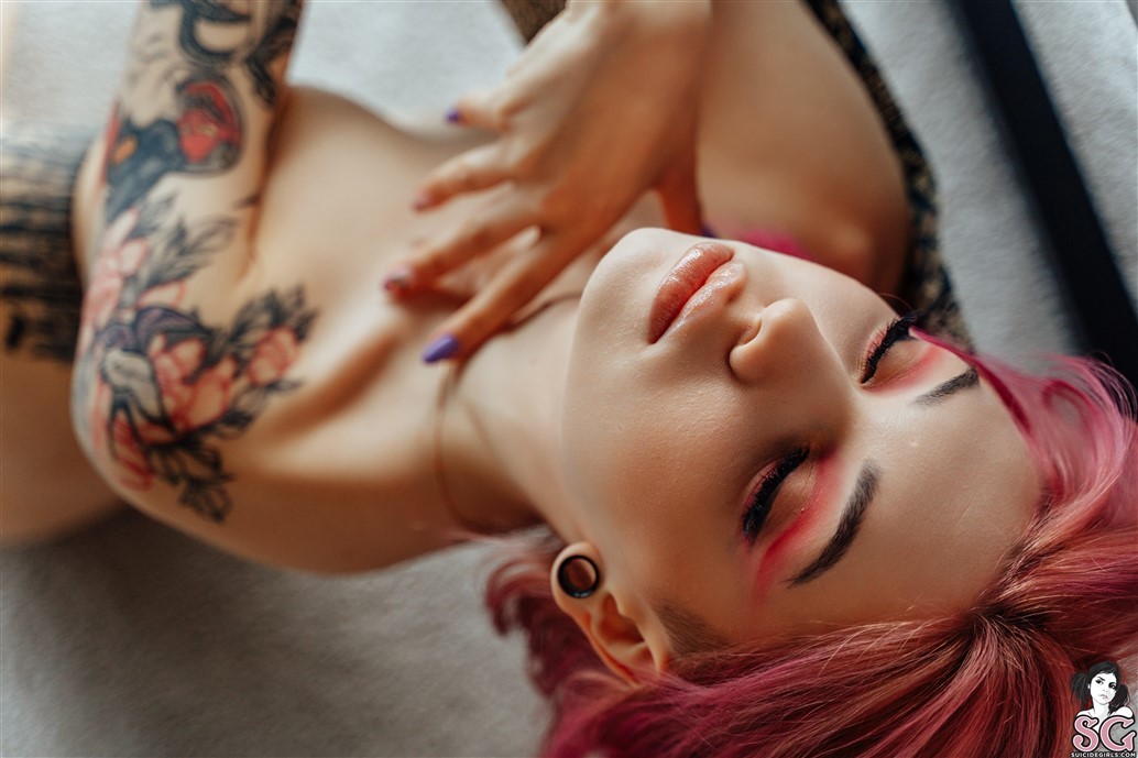 Roxylove Suicide, Pink Bluezzz