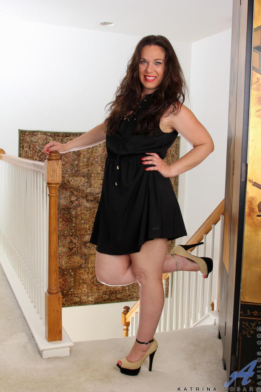 Chubby amateur MILF Katrina Sobar doffs her dress and lingerie and poses(1)