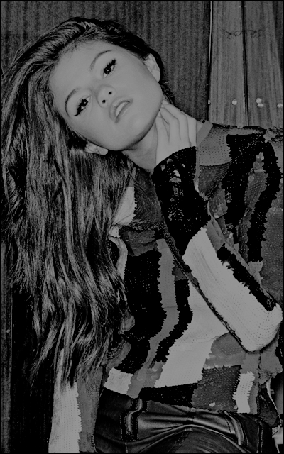 Selena Gomez FgOEiWT4_o