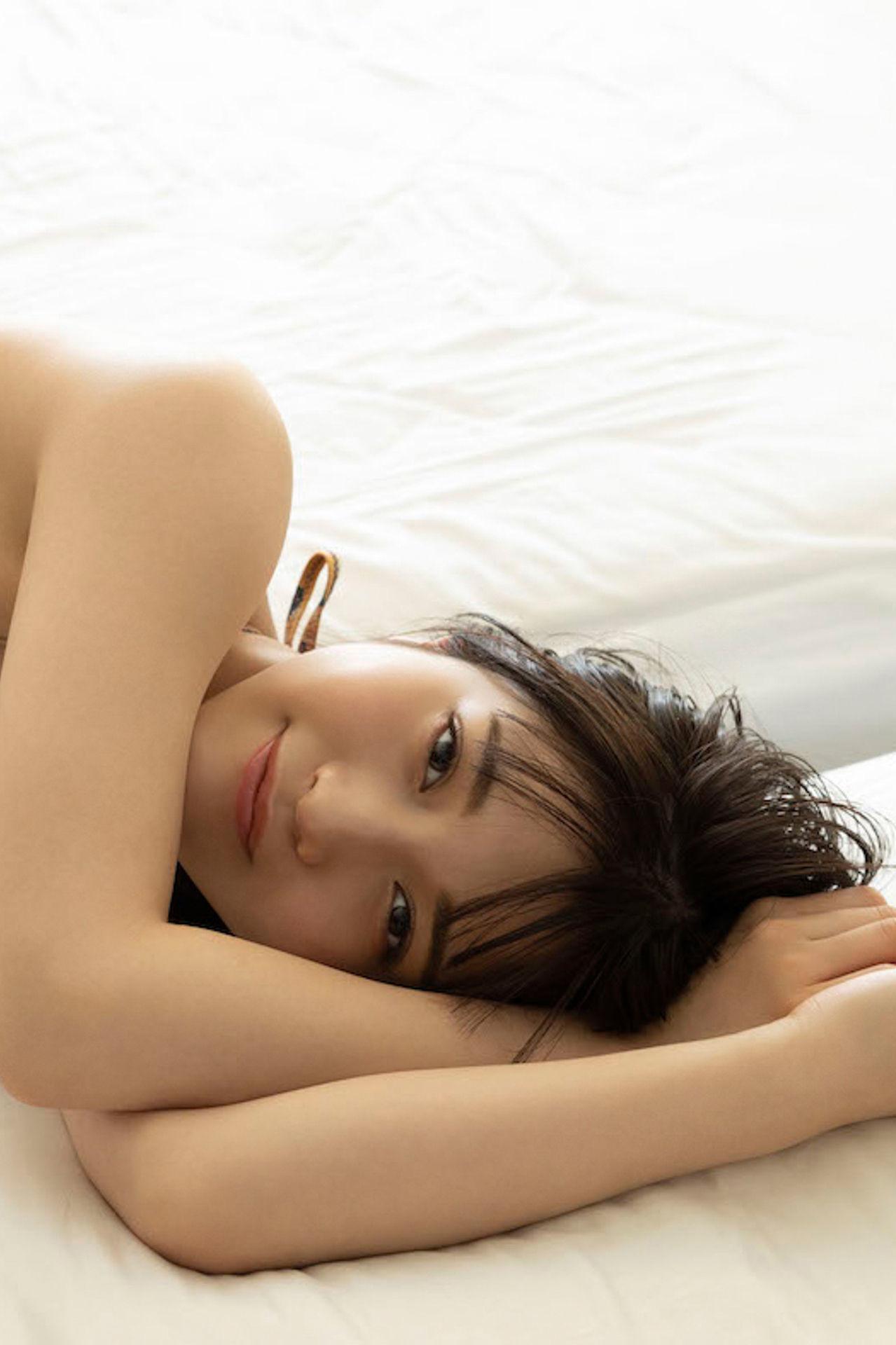 Nanako Kurosaki 黒嵜菜々子, ＦＲＩＤＡＹデジタル写真集 「少女卒業　Vol.1」 Set.02(18)