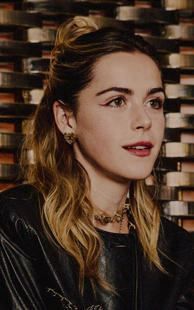 Kiernan Shipka VWIp1MQ5_o