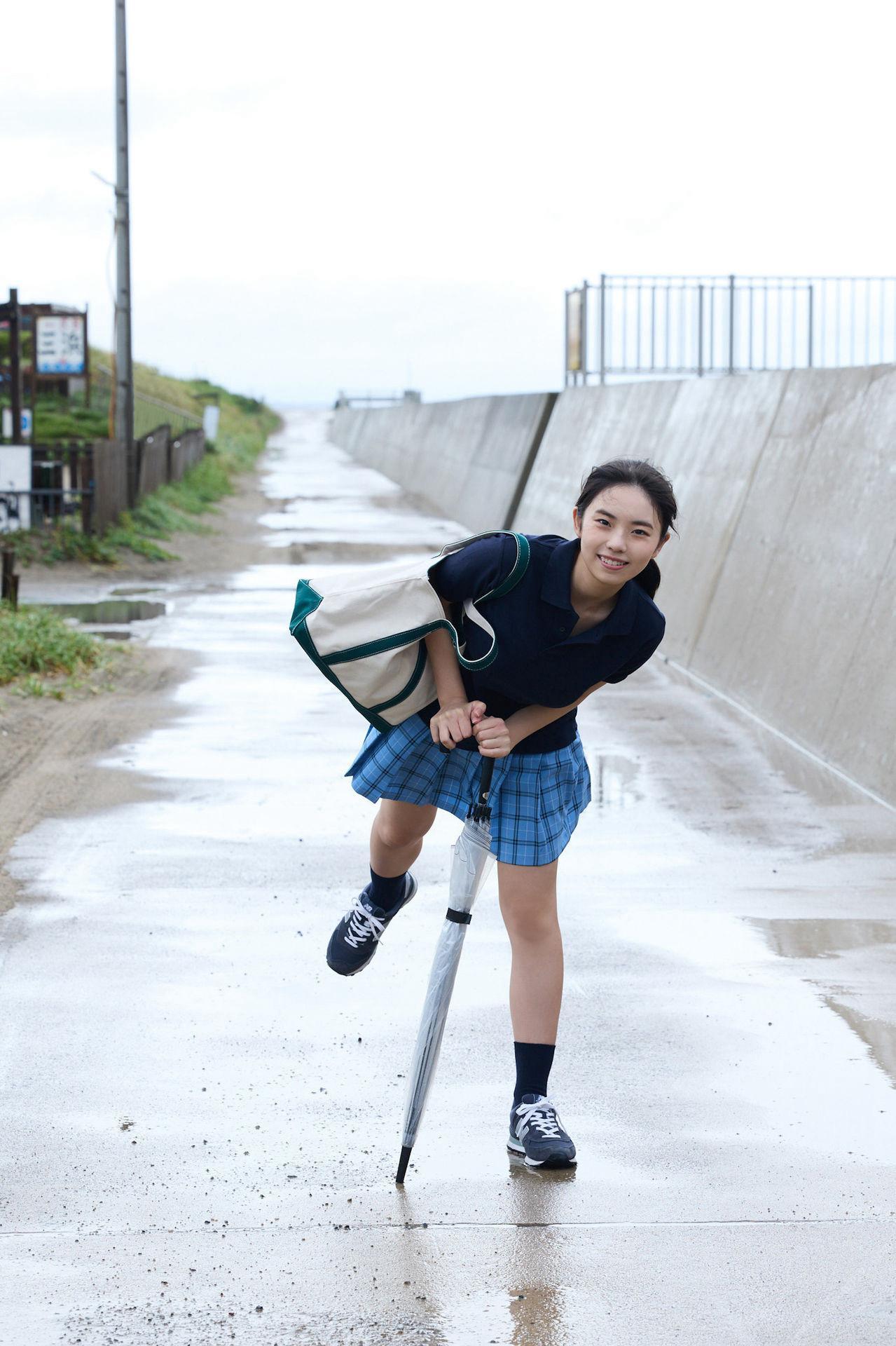 Hina Kikuchi 菊地姫奈, ＦＲＩＤＡＹデジタル写真集 「圧倒的ヒロイン ｖｏｌ．２」 Set.02(27)