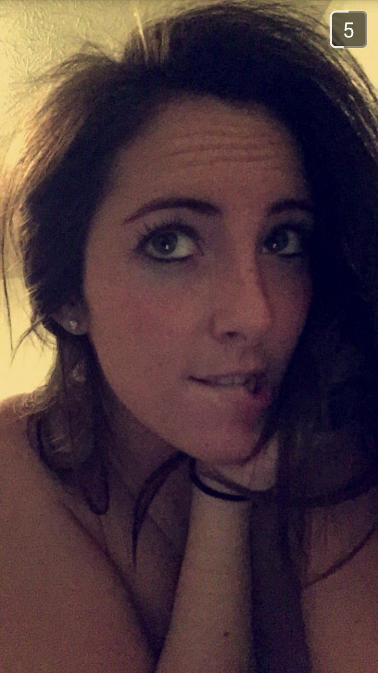 Deliciosas tetas de 23 años en nude selfies