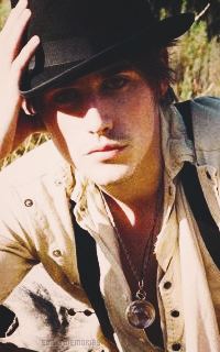 Reeve Carney AjyrGQ0N_o