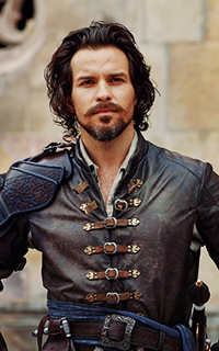 (m) santiago cabrera C4z7Di1V_o