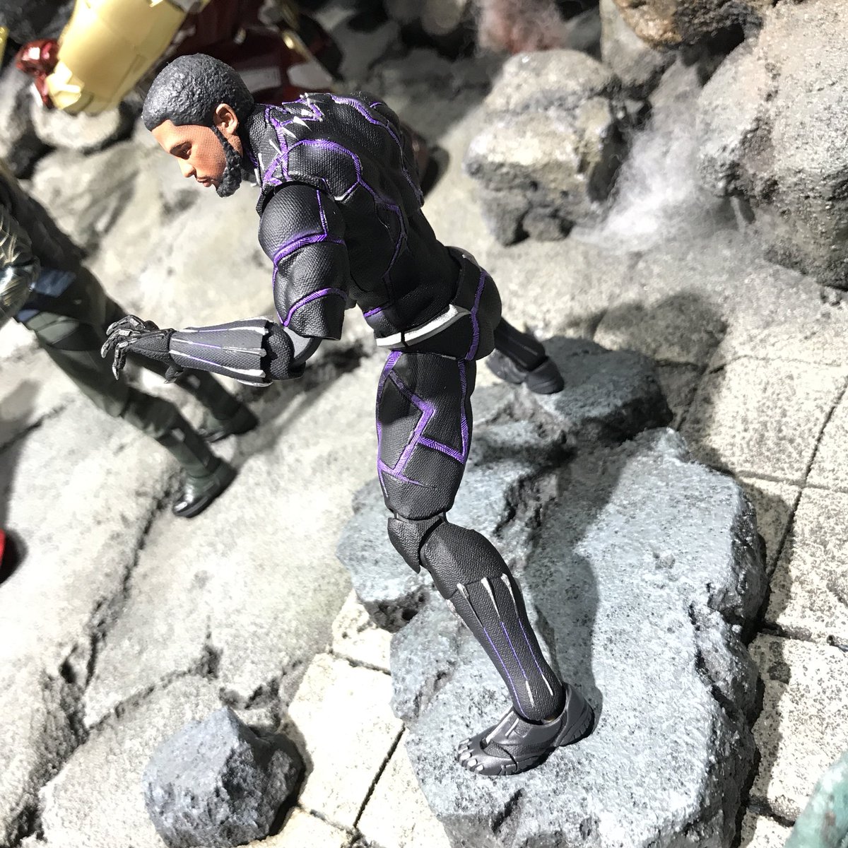 Avengers - Infinity Wars (S.H. Figuarts / Bandai) - Page 12 1VgHTl3O_o