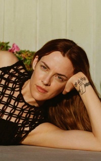 Riley Keough - Page 3 BTYDH0O0_o