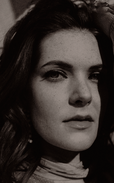 Meghann Fahy AOWJsjZu_o