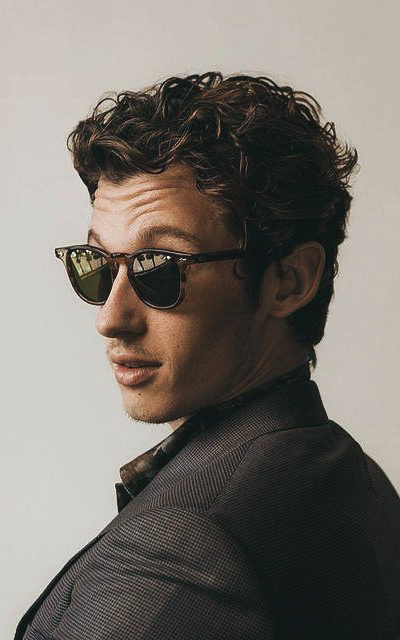 Callum Turner  UdhbLsDl_o