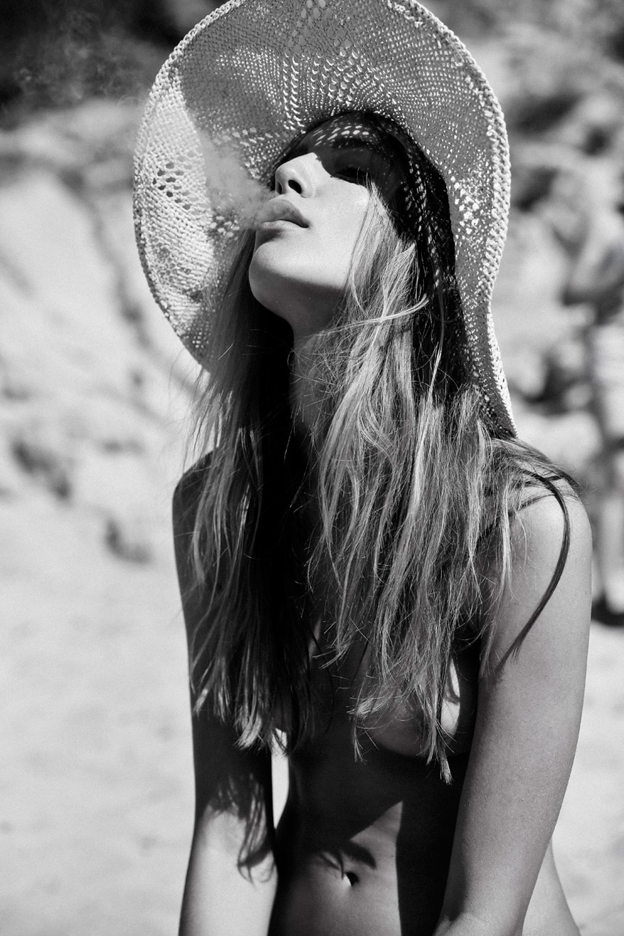 На пляжах Сен-Тропе / Maya Stepper and Clara Rosager on Saint-Tropez beach by Cameron Hammond На пляжах Сен-Тропе / Maya Stepper and Clara Rosager on Saint-Tropez beach by Cameron Hammond