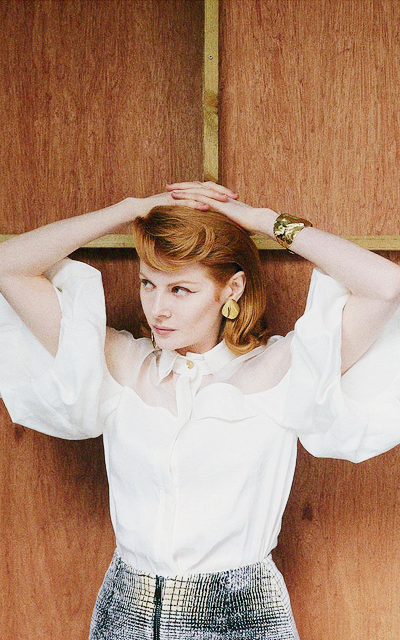 Emily Beecham RB4Hy3R0_o