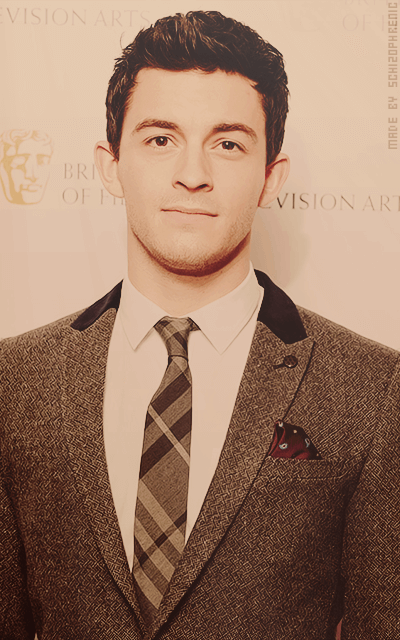 Jonathan Bailey Oz9uBvQ1_o