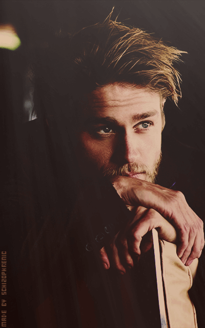 Charlie Hunnam AL0cD8sX_o